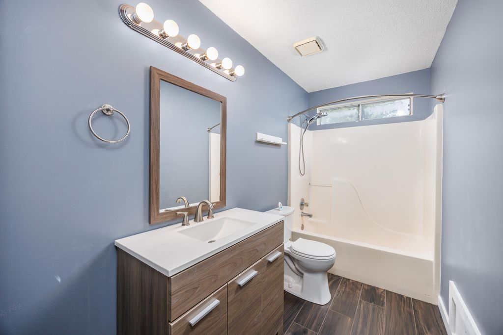 Image 23 of property listing at 1911 W Mistral Lane, Fort Walton Beach, FL 32547