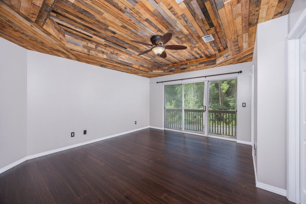 Image 24 of property listing at 1911 W Mistral Lane, Fort Walton Beach, FL 32547
