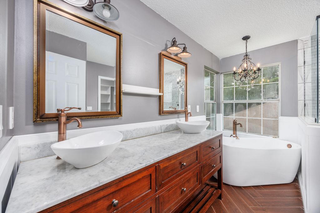 Image 7 of property listing at 1911 W Mistral Lane, Fort Walton Beach, FL 32547