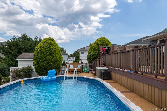 139 Baker Court, Island Park, NY 11558