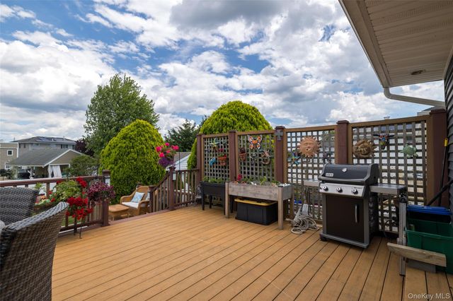 139 Baker Court, Island Park, NY 11558