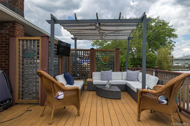 139 Baker Court, Island Park, NY 11558