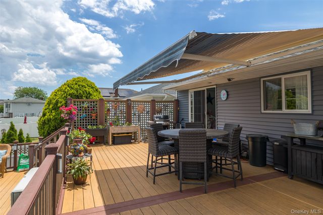 139 Baker Court, Island Park, NY 11558