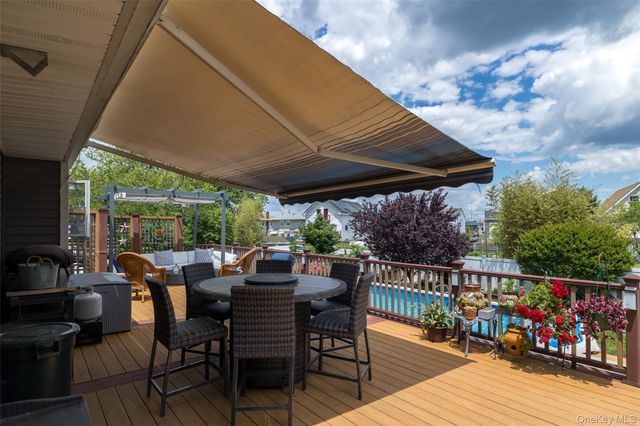 139 Baker Court, Island Park, NY 11558
