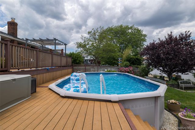 139 Baker Court, Island Park, NY 11558