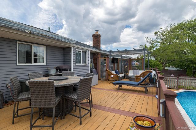 139 Baker Court, Island Park, NY 11558