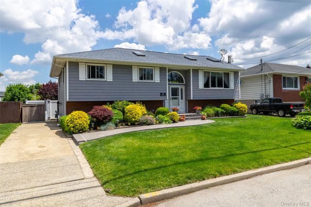 139 Baker Court, Island Park, NY 11558