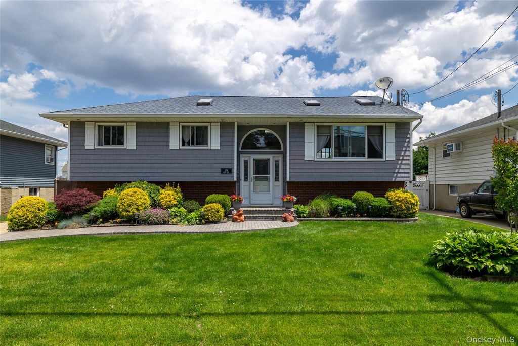 139 Baker Court, Island Park, NY 11558