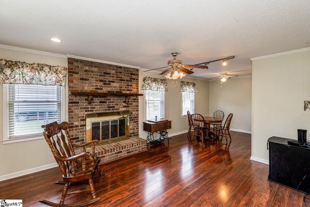 109 Edgewood Avenue, Easley, SC 29640