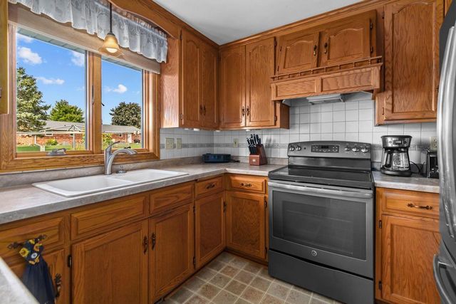 2154 NELLIE LANE, Green Bay, WI 54311