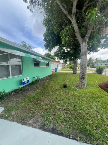 2780 NW 2nd Street, Boynton Beach, FL 33435