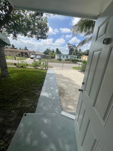 2780 NW 2nd Street, Boynton Beach, FL 33435
