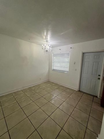 2780 NW 2nd Street, Boynton Beach, FL 33435