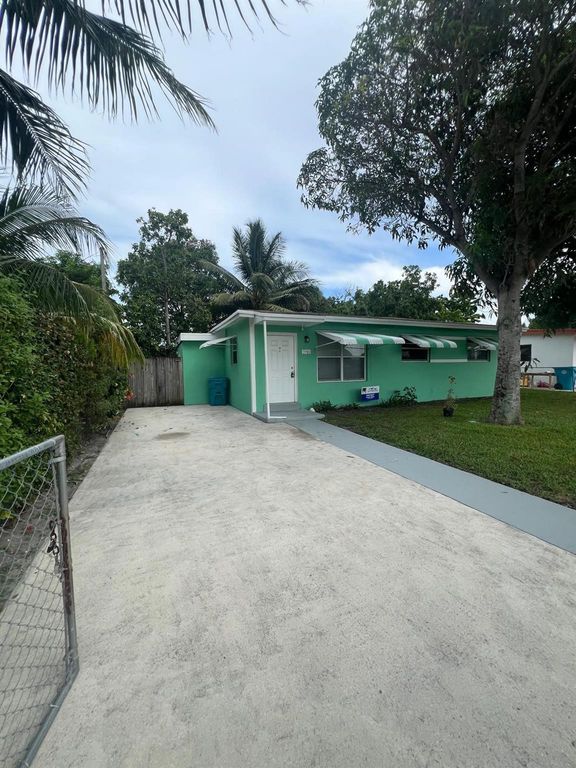 2780 NW 2nd Street, Boynton Beach, FL 33435