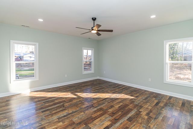 105 Franklin Street, La Grange, NC 28551