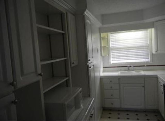 2040 Kings Gate Circle B, Snellville, GA 30078