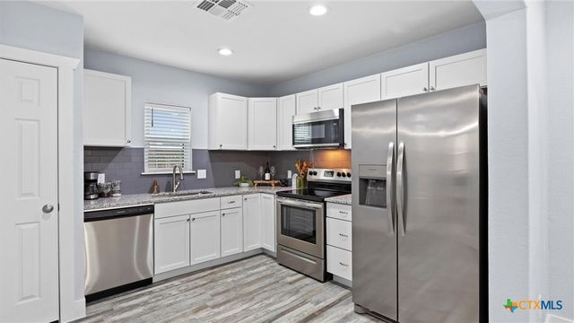 129 E Torrey Street, New Braunfels, TX 78130
