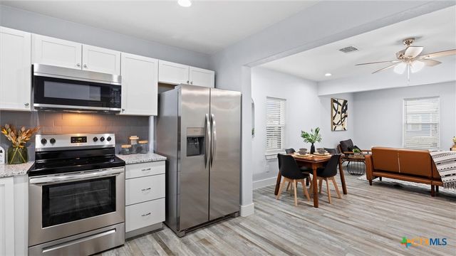 129 E Torrey Street, New Braunfels, TX 78130