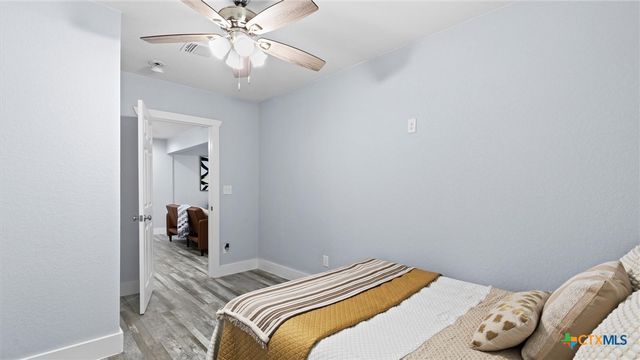 129 E Torrey Street, New Braunfels, TX 78130
