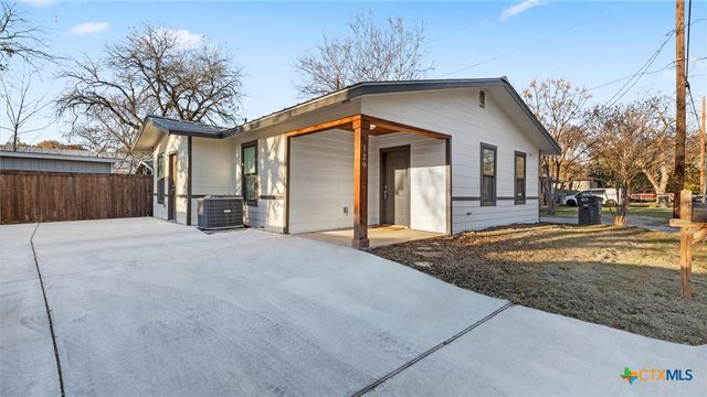 129 E Torrey Street, New Braunfels, TX 78130
