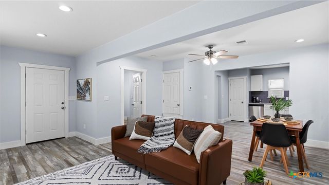 129 E Torrey Street, New Braunfels, TX 78130
