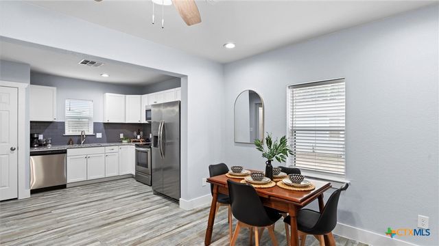 129 E Torrey Street, New Braunfels, TX 78130