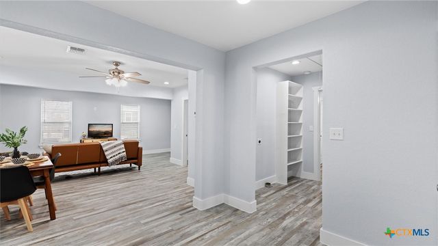 129 E Torrey Street, New Braunfels, TX 78130