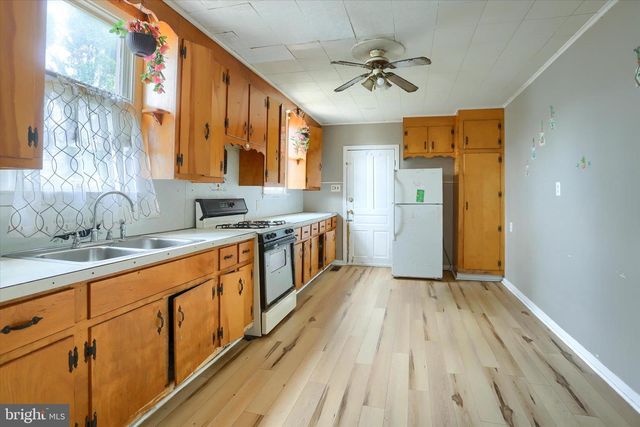 826 FERN PL, York, PA 17404