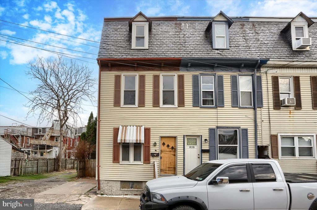 826 FERN PL, York, PA 17404