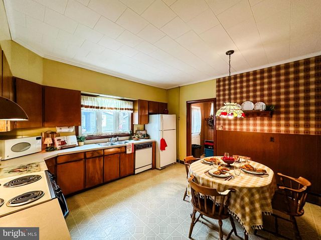 82 E MAIN ST, Lonaconing, MD 21539