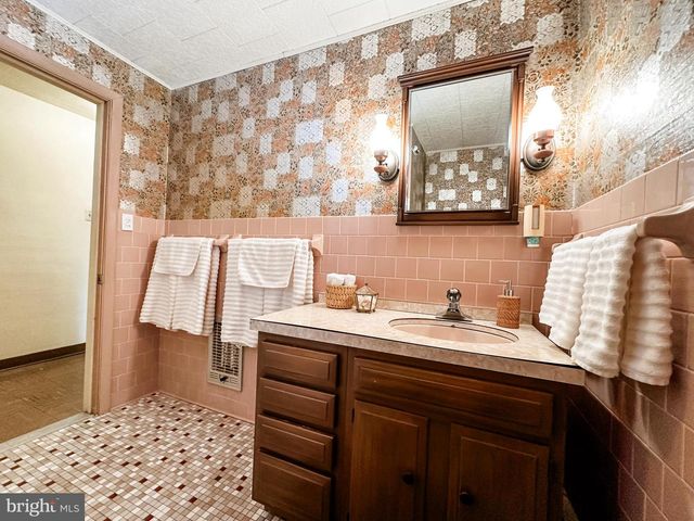 82 E MAIN ST, Lonaconing, MD 21539