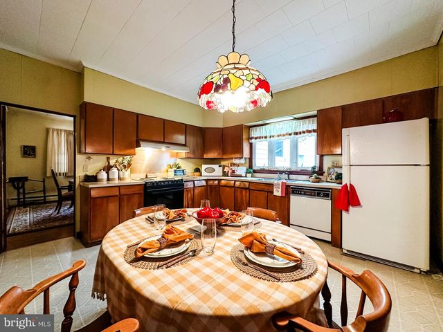 82 E MAIN ST, Lonaconing, MD 21539