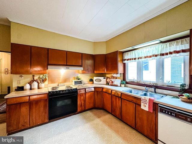 82 E MAIN ST, Lonaconing, MD 21539