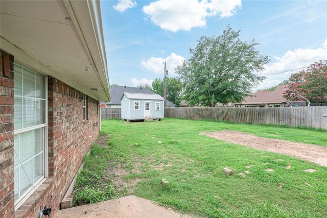 2205 Canyon Circle, Bonham, TX 75418