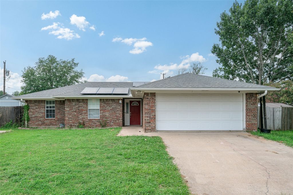 2205 Canyon Circle, Bonham, TX 75418