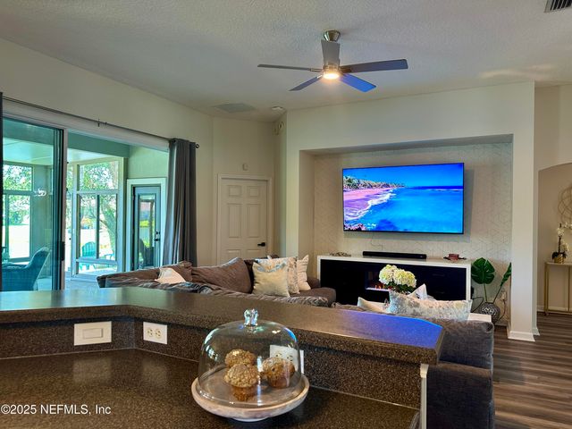 3867 N JULIET LEIA Circle, Jacksonville, FL 32218