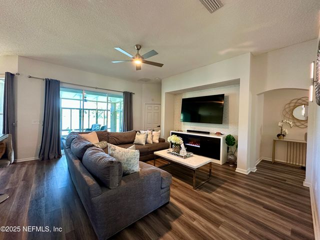 3867 N JULIET LEIA Circle, Jacksonville, FL 32218