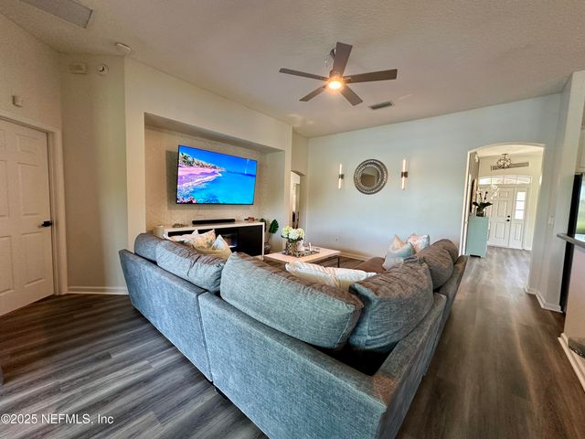 3867 N JULIET LEIA Circle, Jacksonville, FL 32218