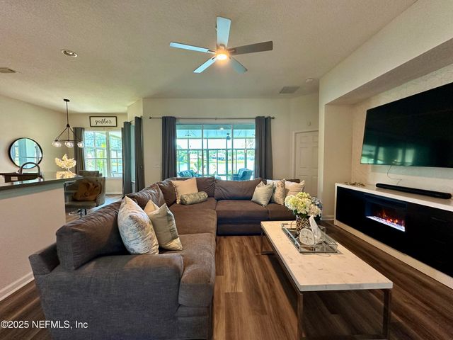 3867 N JULIET LEIA Circle, Jacksonville, FL 32218
