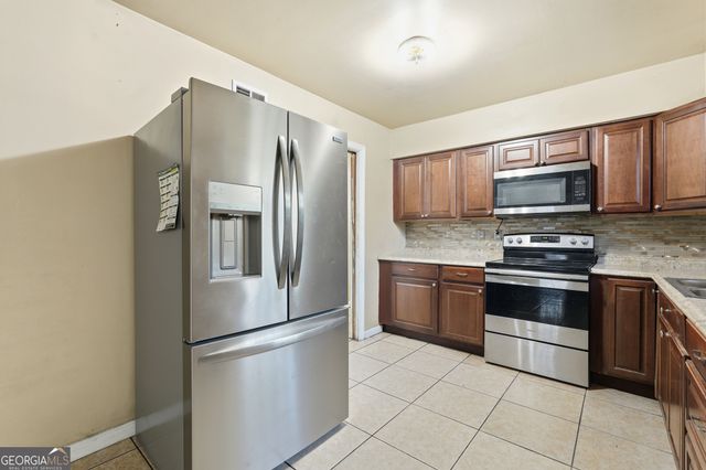 8 Regent Drive, Savannah, GA 31406