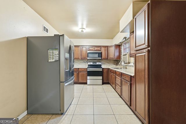 8 Regent Drive, Savannah, GA 31406