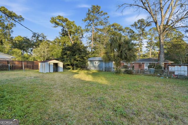 8 Regent Drive, Savannah, GA 31406