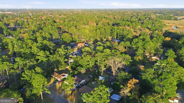 8 Regent Drive, Savannah, GA 31406