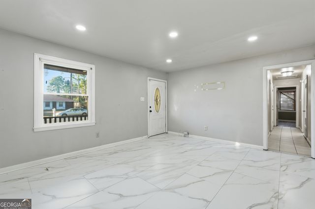 8 Regent Drive, Savannah, GA 31406