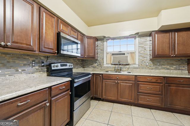 8 Regent Drive, Savannah, GA 31406