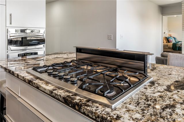 22 Ravenshoe Road, Rogers, AR 72756