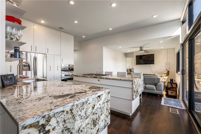 22 Ravenshoe Road, Rogers, AR 72756