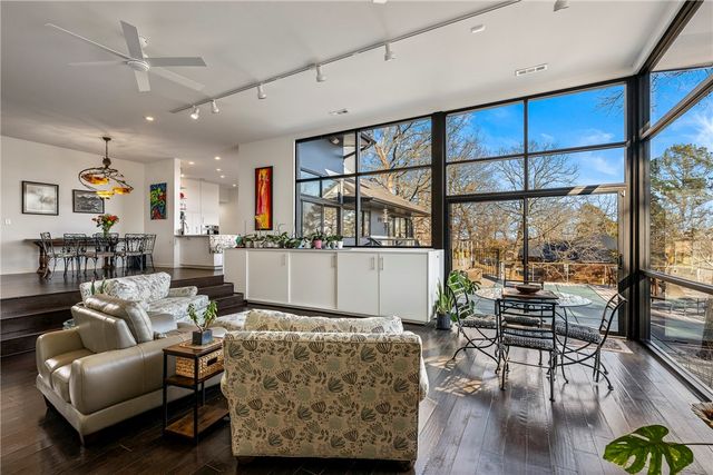 22 Ravenshoe Road, Rogers, AR 72756