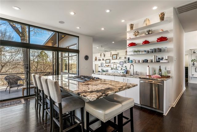 22 Ravenshoe Road, Rogers, AR 72756