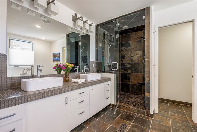 22 Ravenshoe Road, Rogers, AR 72756